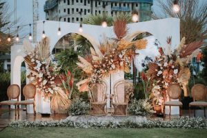 tema rustic pada pernikahan outdoor